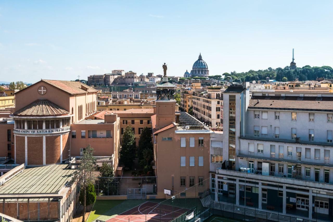 Expeditus Vatican Luxury Saint Peter's View *